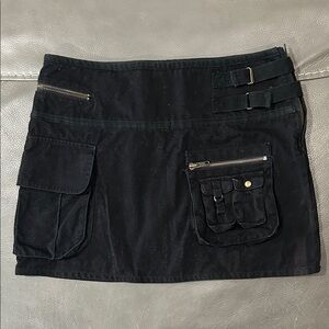 H&M Stylish Black Mini Skirt with multiple Pockets, size 4/28
